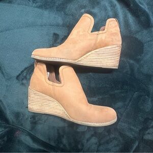 Toms Tan Suede Wedge Booties